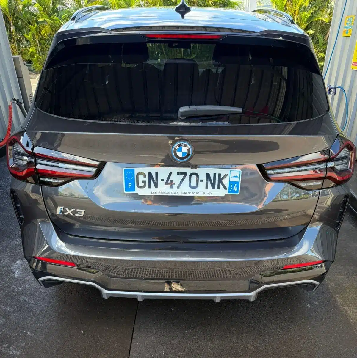 Résultat après lavage professionnel Clean'O'Max : voiture propre, brillante et rénovée à La Réunion