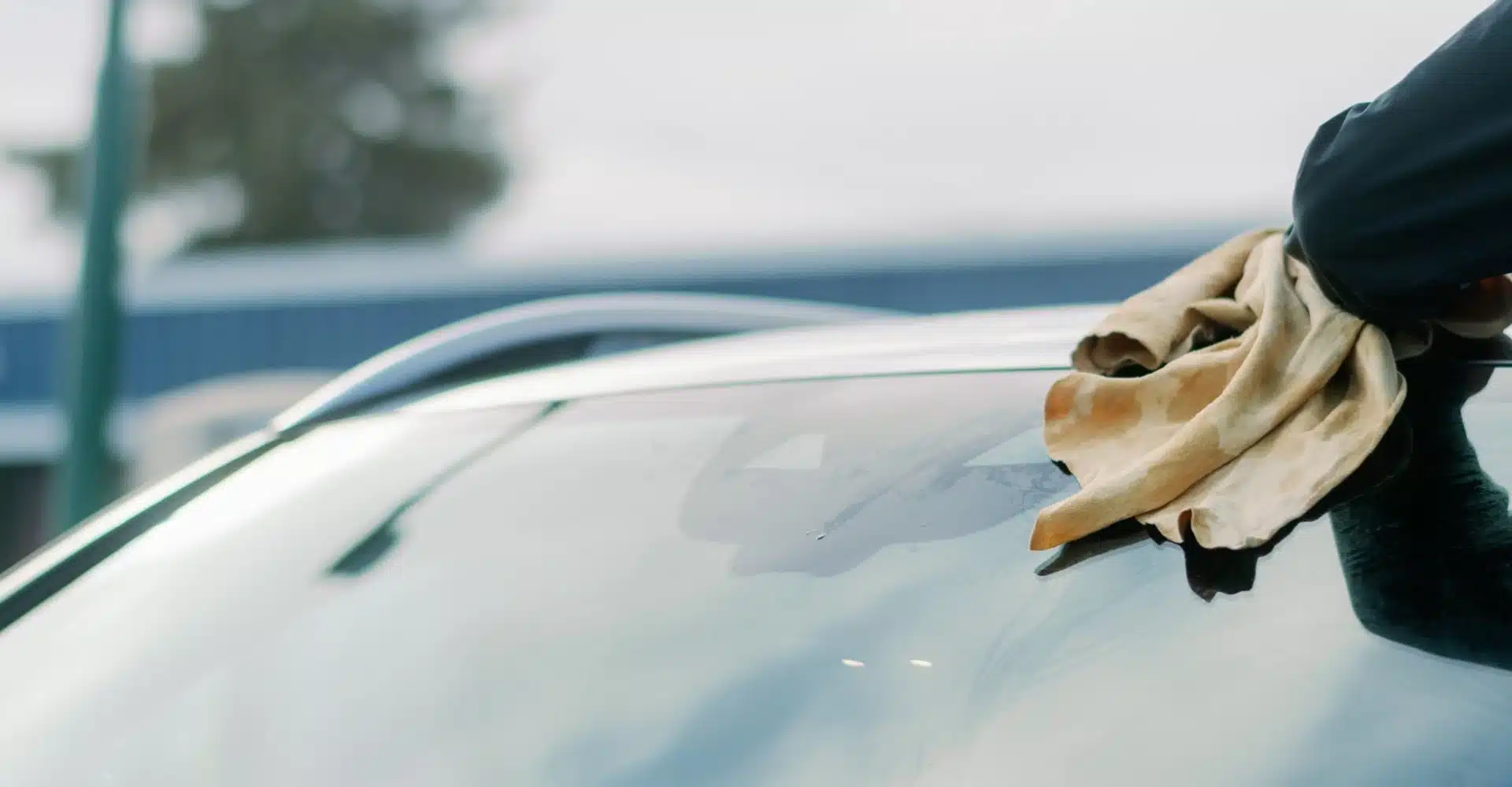 Résultat final après un lavage auto professionnel à domicile — finition brillante signée Clean’O’Max