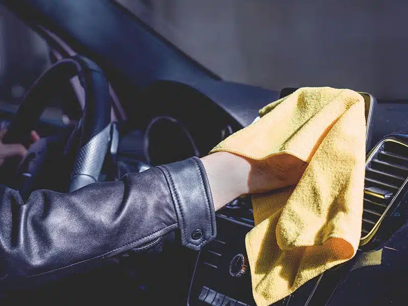 Nettoyage intérieur professionnel de voiture à domicile à la Réunion — service Clean’O’Max.